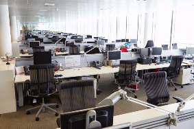 В Польше нехватка рабочей силы. Бизнесу дают зеленый свет на привлечение иностранцев с Востока. 